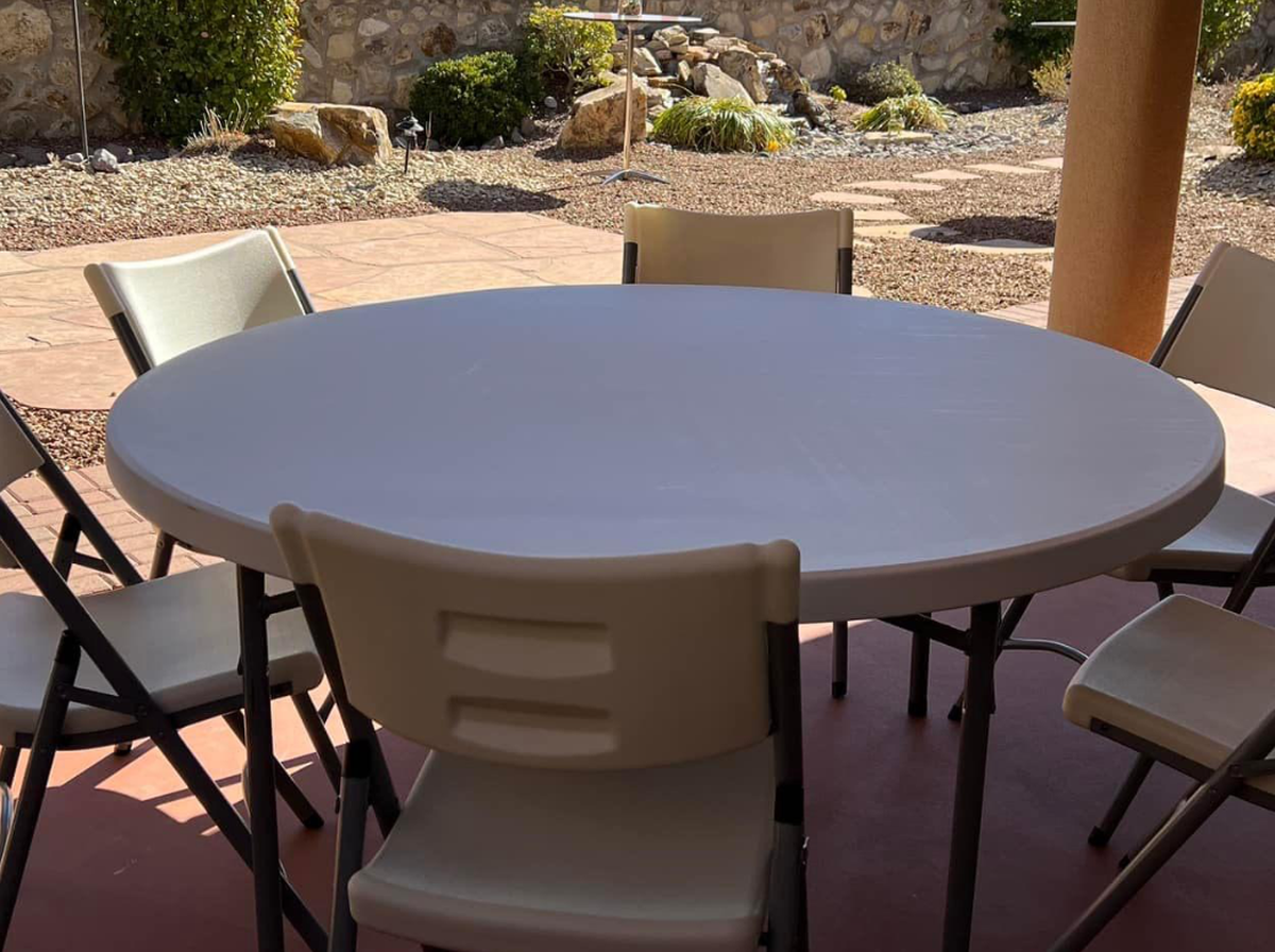 Round table set for a quinceanera celebration